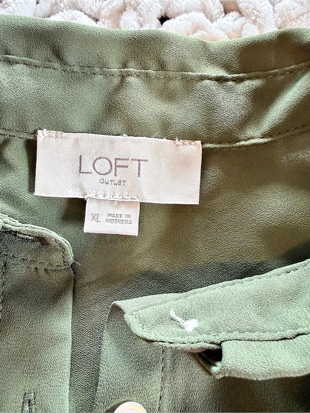 LOFT Sleeveless Button Down in Green XL Like New - Picture 2 of 2